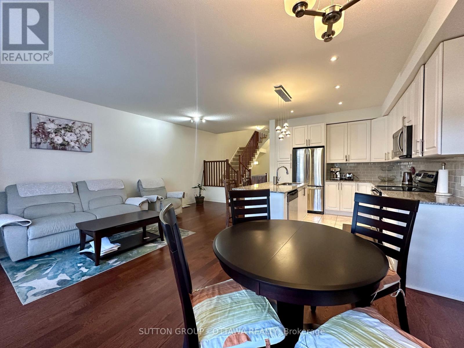118 Overberg Way, Ottawa, Ontario  K2S 0V9 - Photo 10 - X12431317