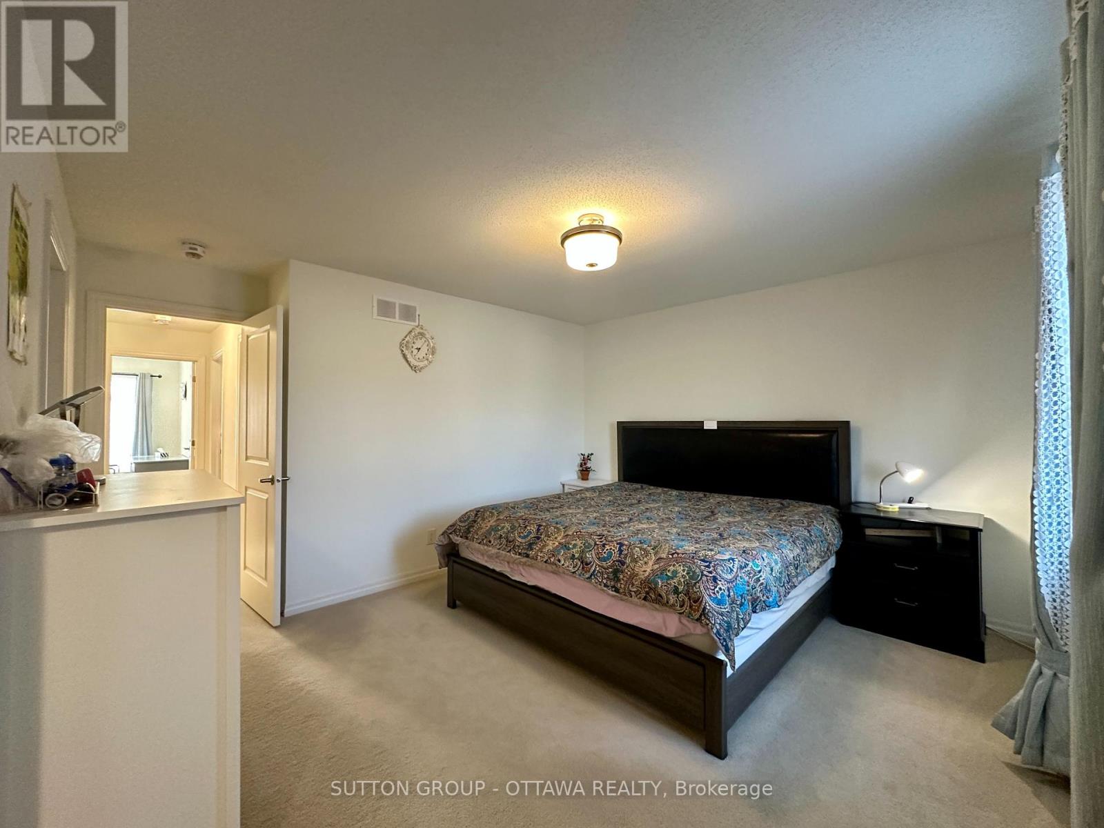 118 Overberg Way, Ottawa, Ontario  K2S 0V9 - Photo 13 - X12431317