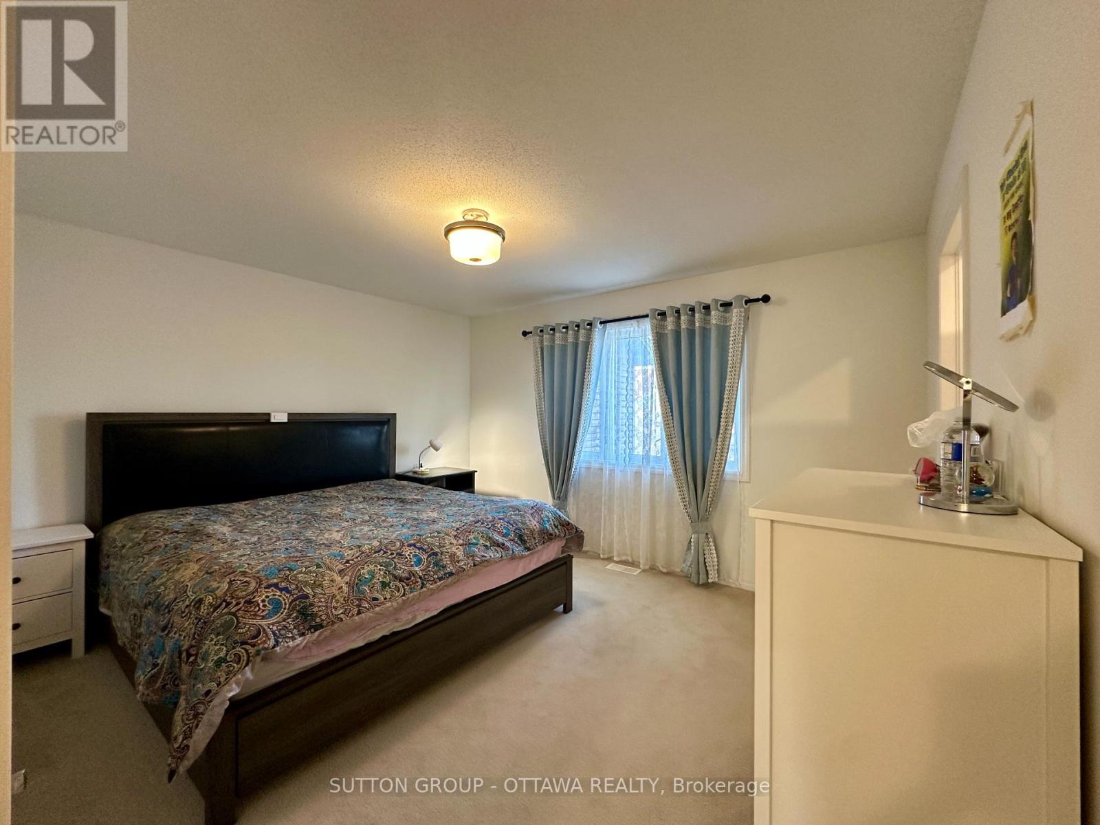 118 Overberg Way, Ottawa, Ontario  K2S 0V9 - Photo 14 - X12431317