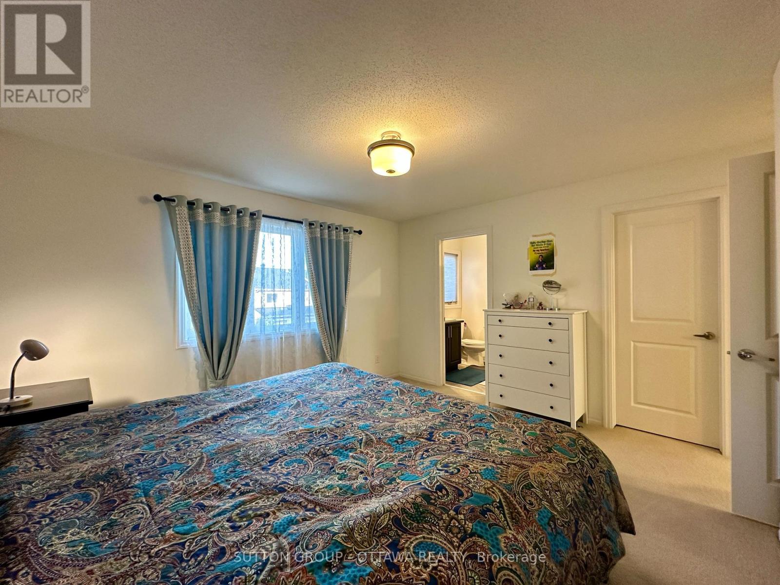 118 Overberg Way, Ottawa, Ontario  K2S 0V9 - Photo 15 - X12431317