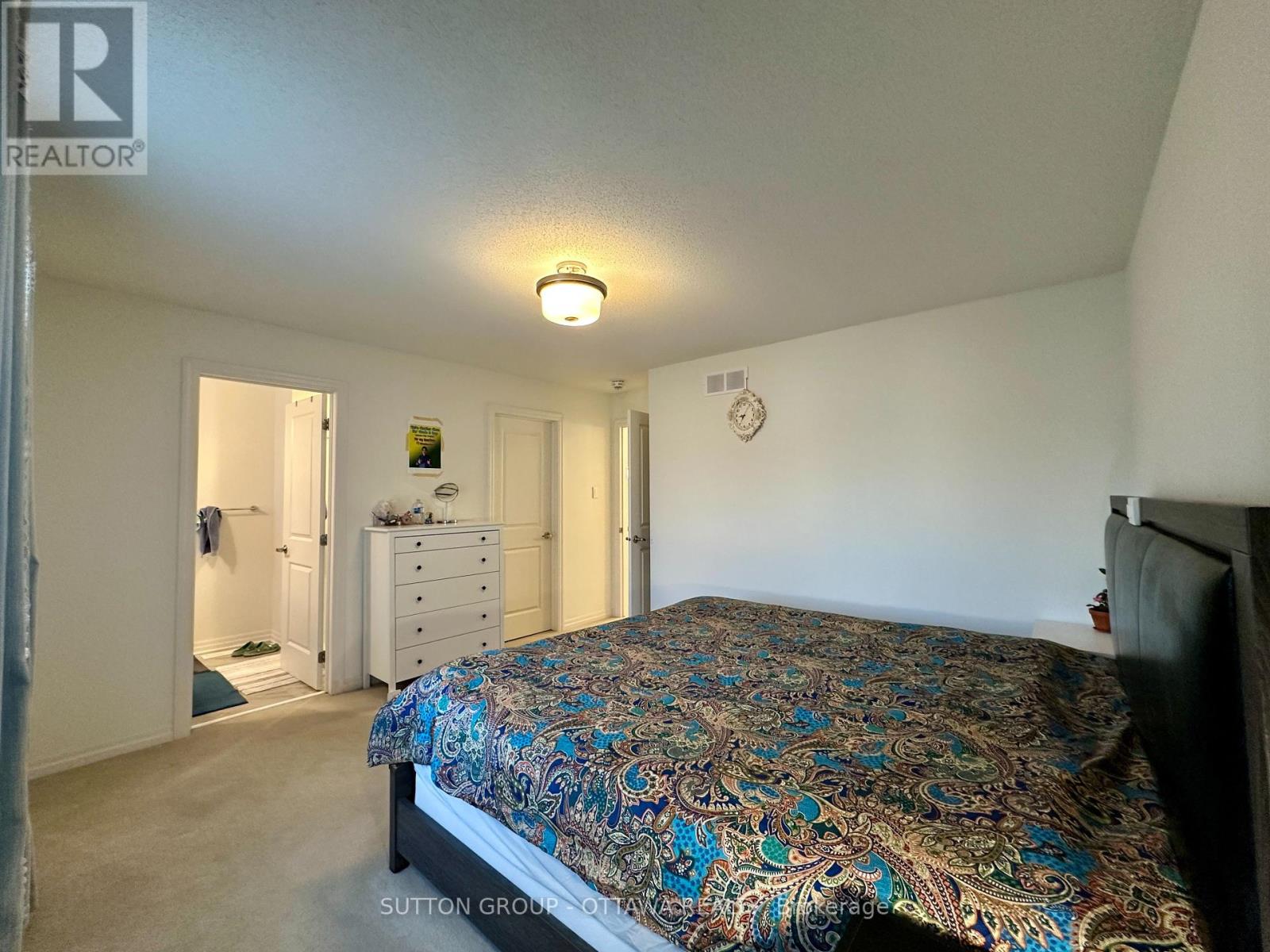118 Overberg Way, Ottawa, Ontario  K2S 0V9 - Photo 16 - X12431317