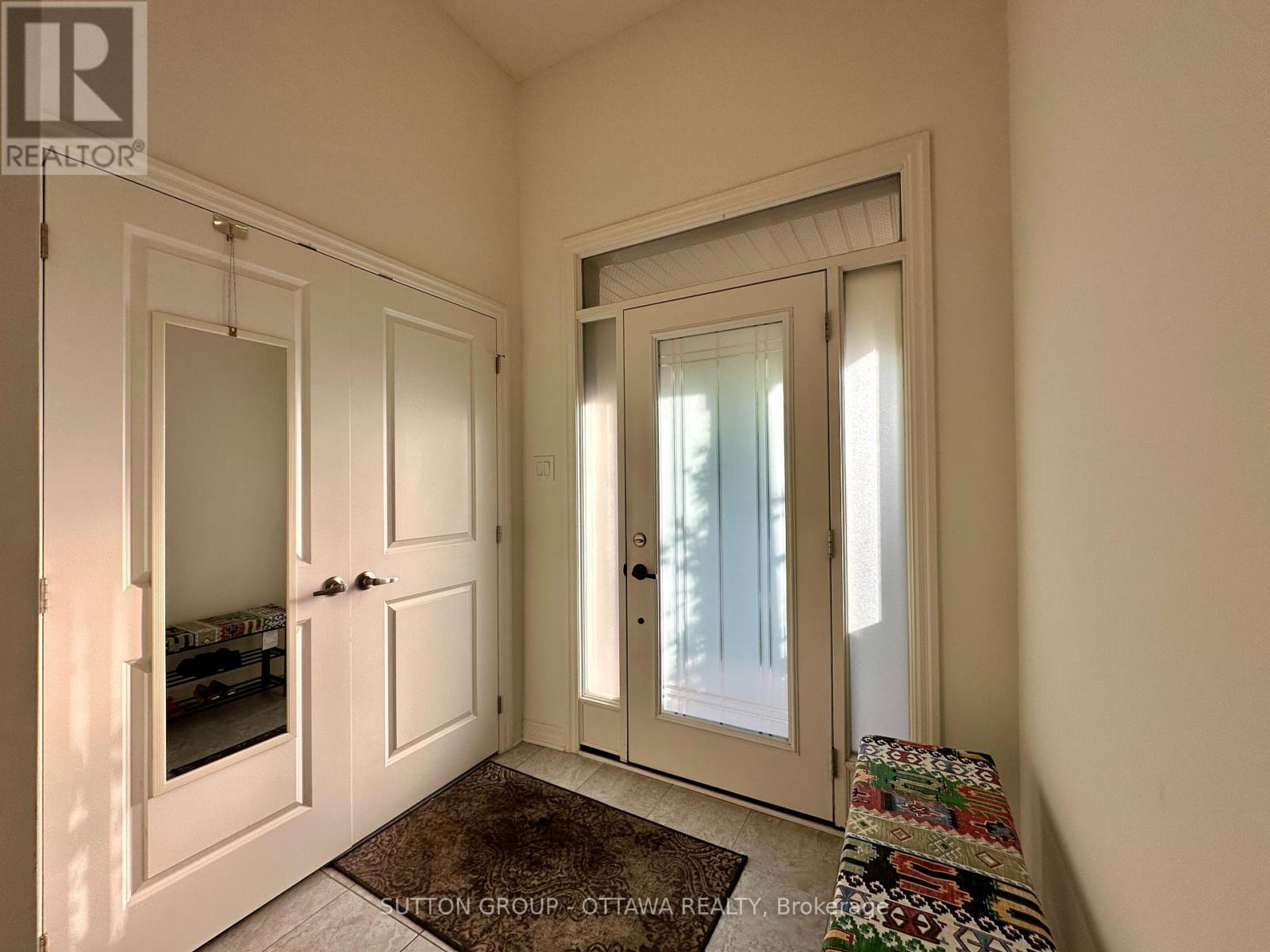 118 Overberg Way, Ottawa, Ontario  K2S 0V9 - Photo 2 - X12431317
