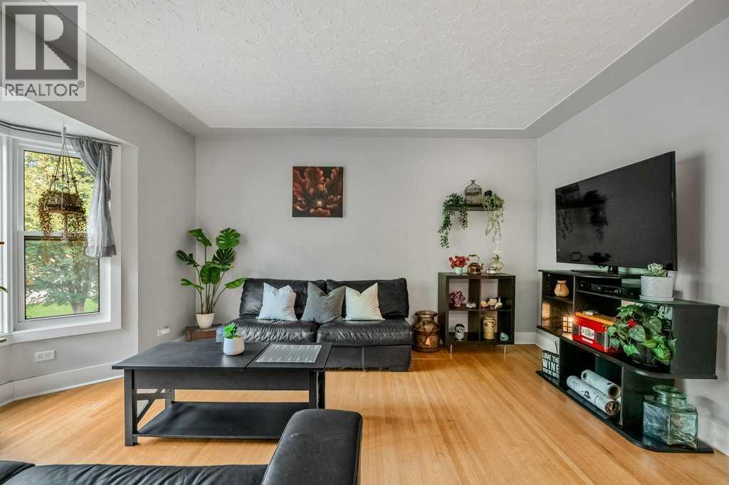 7815 36 Avenue Nw, Calgary, Alberta  T3B 1V5 - Photo 6 - A2255036