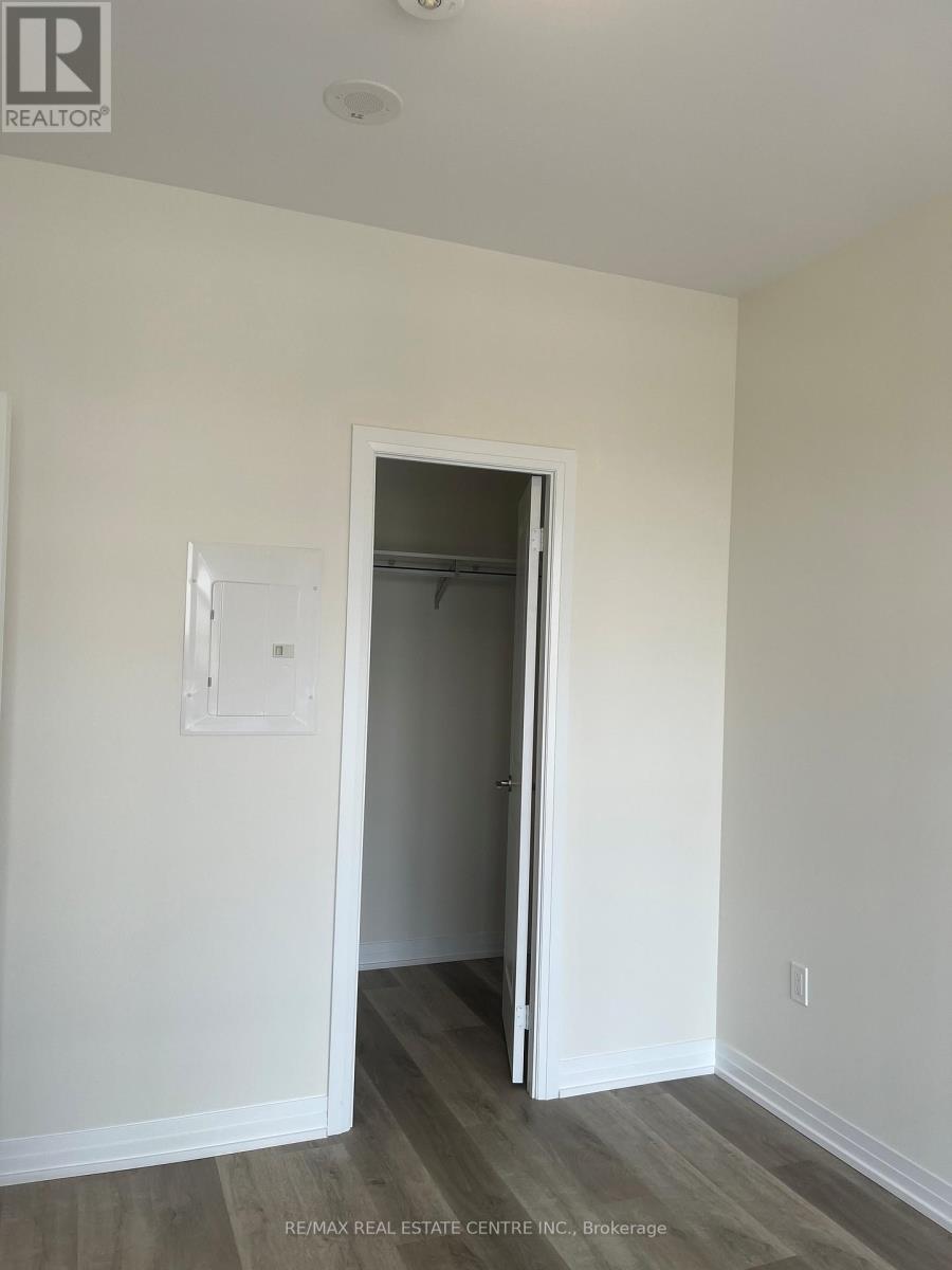 422 - 15 Watergarden Drive, Mississauga, Ontario  L5R 0H4 - Photo 12 - W12428220