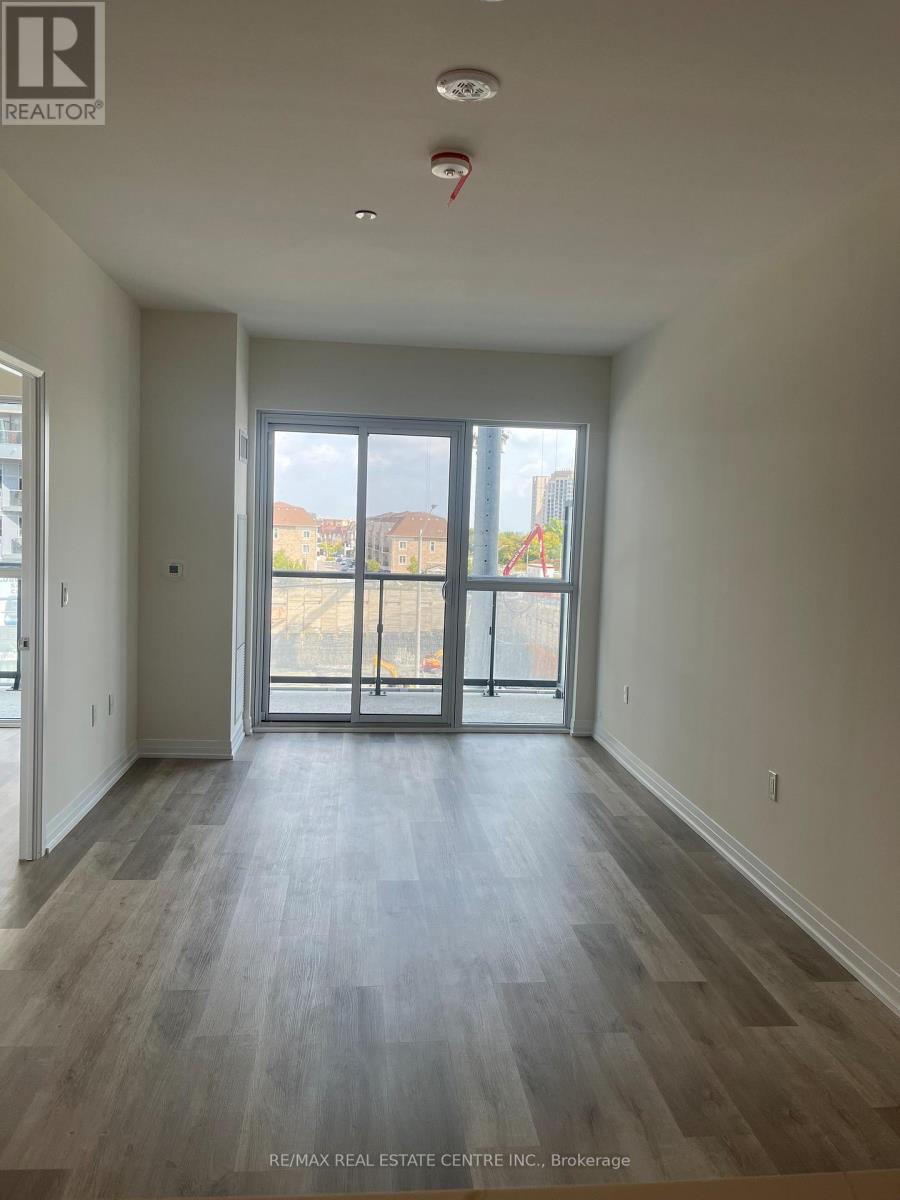 422 - 15 Watergarden Drive, Mississauga, Ontario  L5R 0H4 - Photo 10 - W12428220