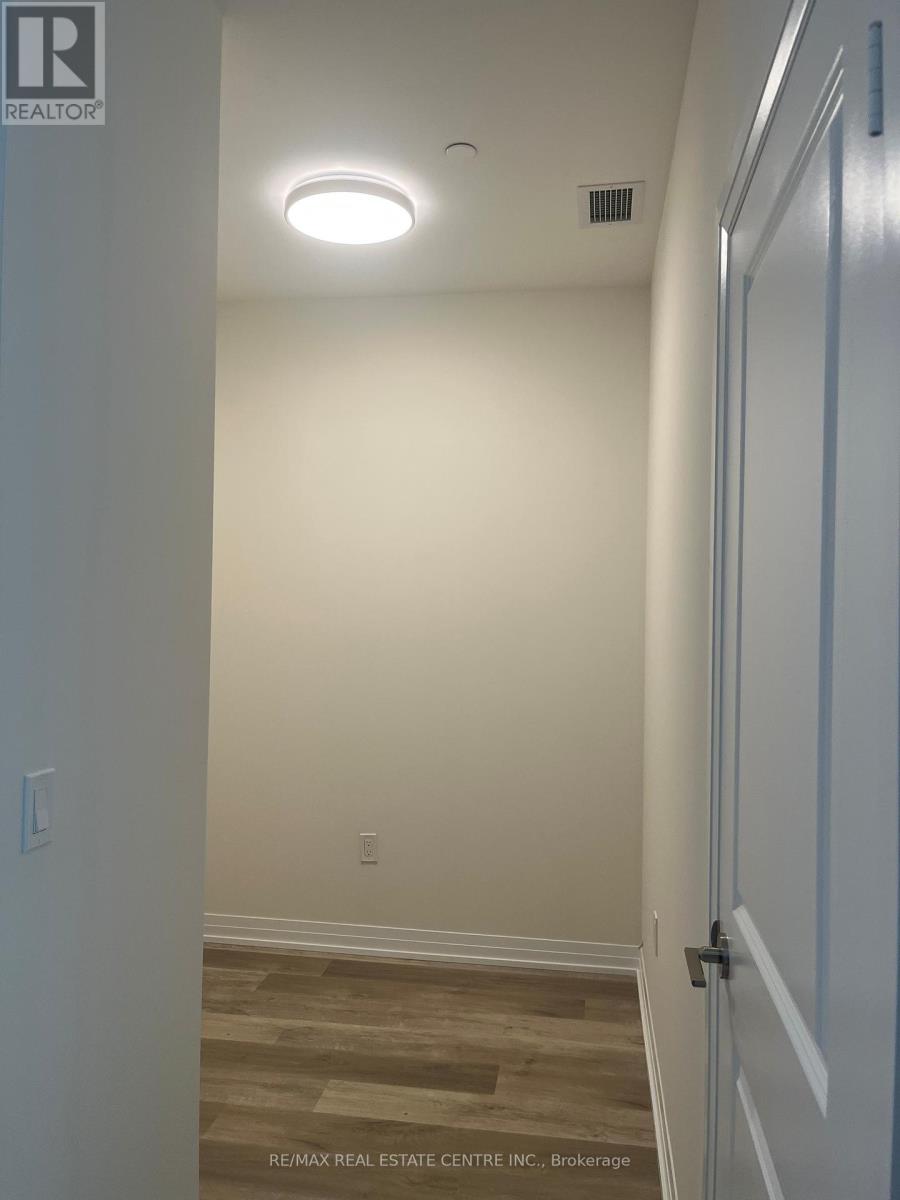 422 - 15 Watergarden Drive, Mississauga, Ontario  L5R 0H4 - Photo 13 - W12428220
