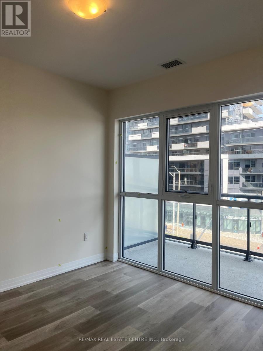 422 - 15 Watergarden Drive, Mississauga, Ontario  L5R 0H4 - Photo 11 - W12428220