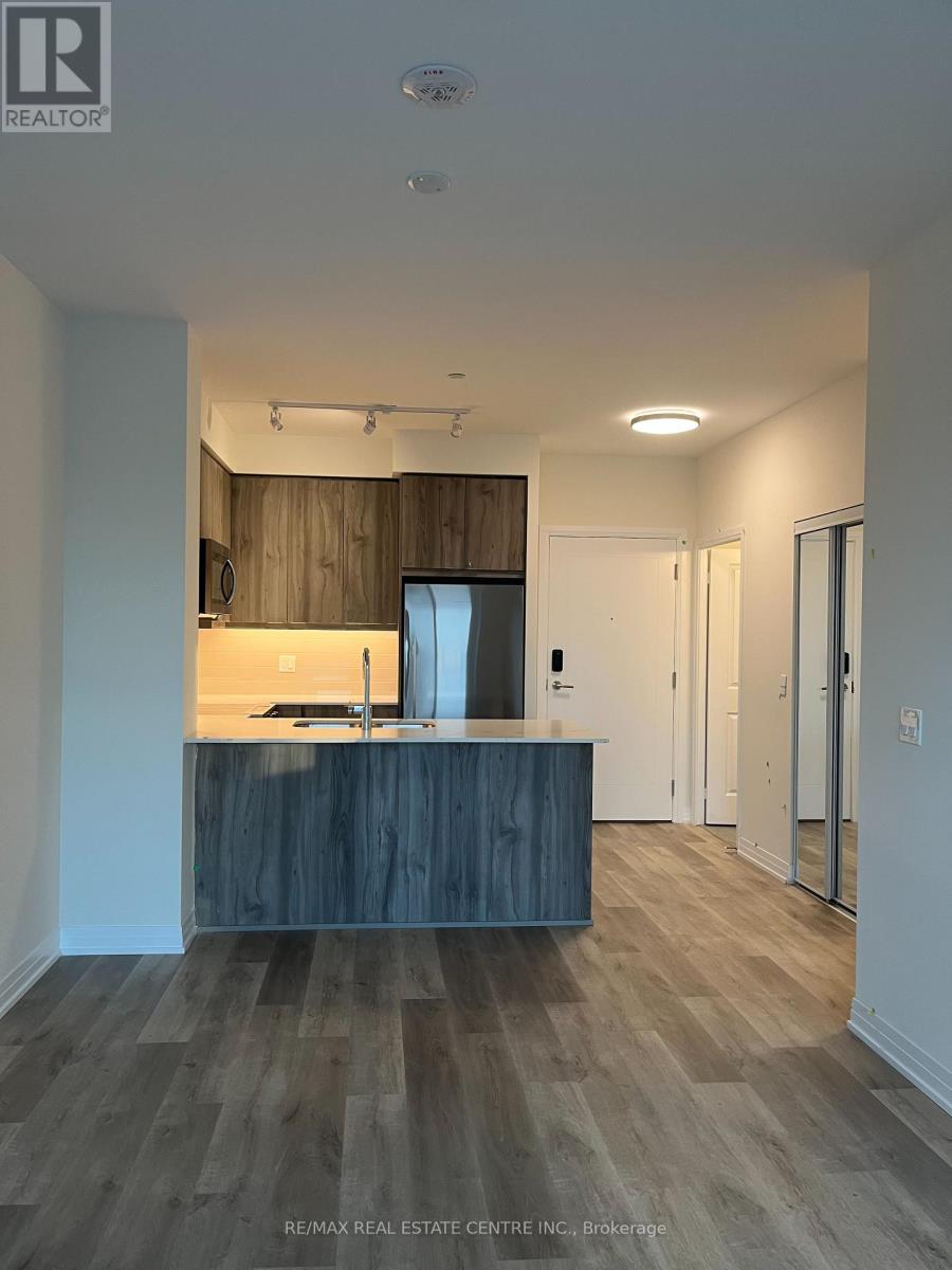 422 - 15 Watergarden Drive, Mississauga, Ontario  L5R 0H4 - Photo 8 - W12428220