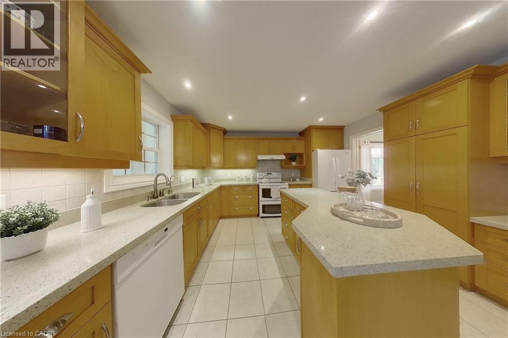 517 Buckingham Boulevard, Waterloo, Ontario  N2T 2T9 - Photo 13 - 40768672