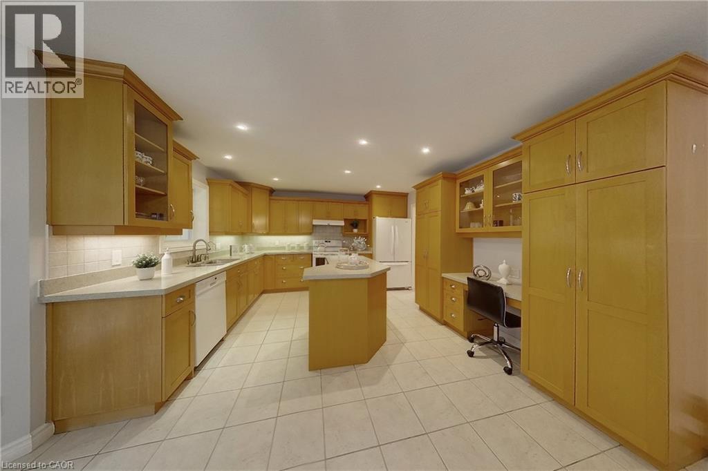 517 Buckingham Boulevard, Waterloo, Ontario  N2T 2T9 - Photo 9 - 40768672