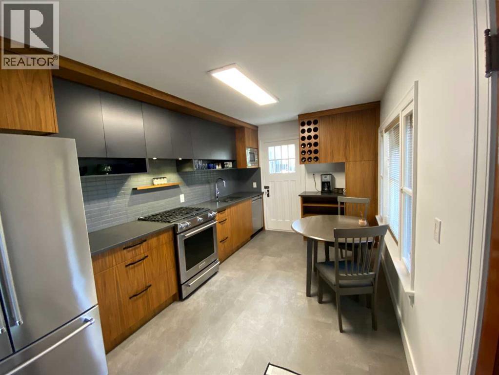 536 4 Avenue W, Brooks, Alberta  T1R 0B3 - Photo 2 - A2260485