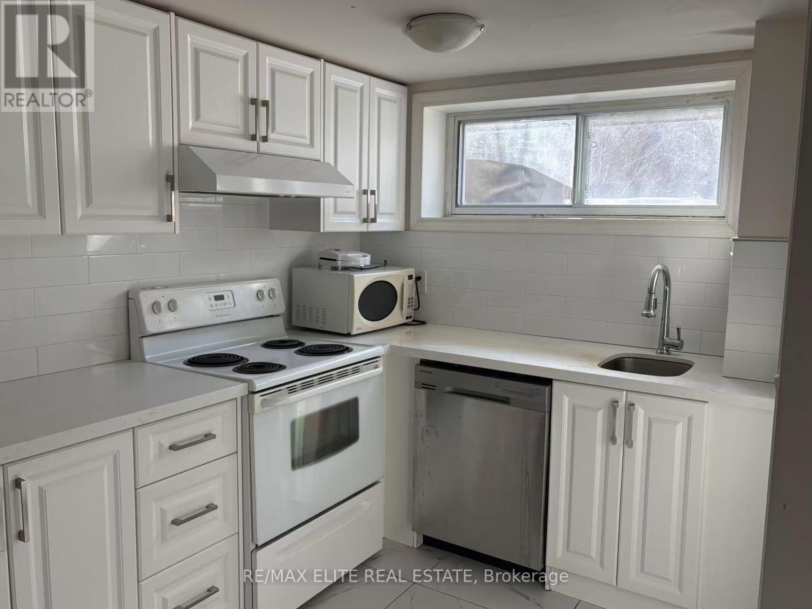 172 Felix Road, Richmond Hill, Ontario  L4C 3M9 - Photo 13 - N12431300