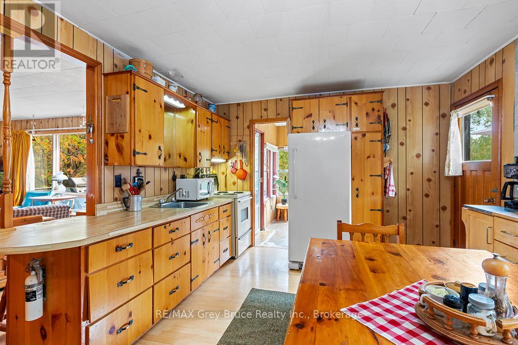 152 Shouldice Lake Road, Northern Bruce Peninsula, Ontario  N0H 1Z0 - Photo 14 - X12431341