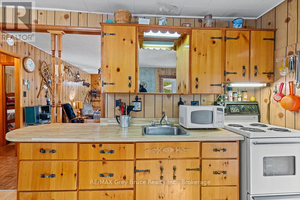 152 Shouldice Lake Road, Northern Bruce Peninsula, Ontario  N0H 1Z0 - Photo 15 - X12431341
