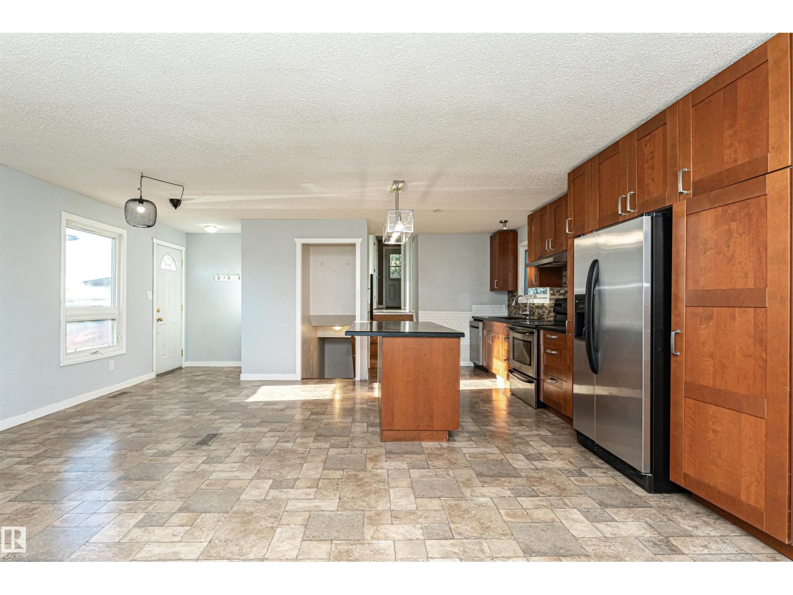 9009 102 Av, Morinville, Alberta  T8R 1B5 - Photo 10 - E4459925