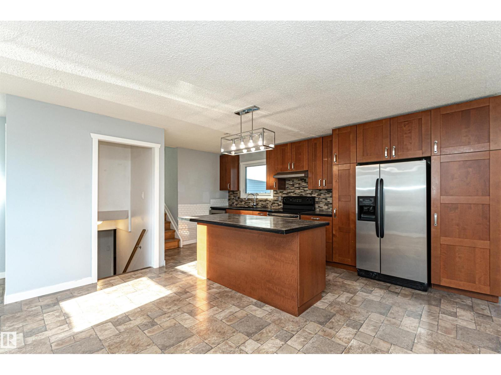 9009 102 Av, Morinville, Alberta  T8R 1B5 - Photo 13 - E4459925