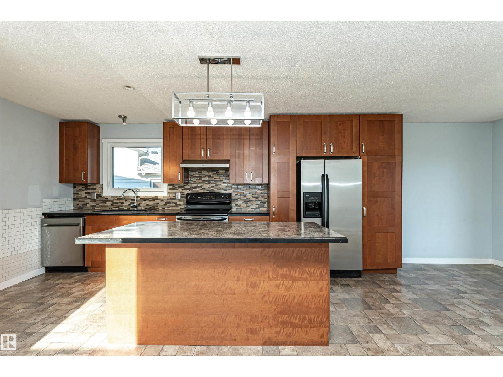 9009 102 Av, Morinville, Alberta  T8R 1B5 - Photo 14 - E4459925