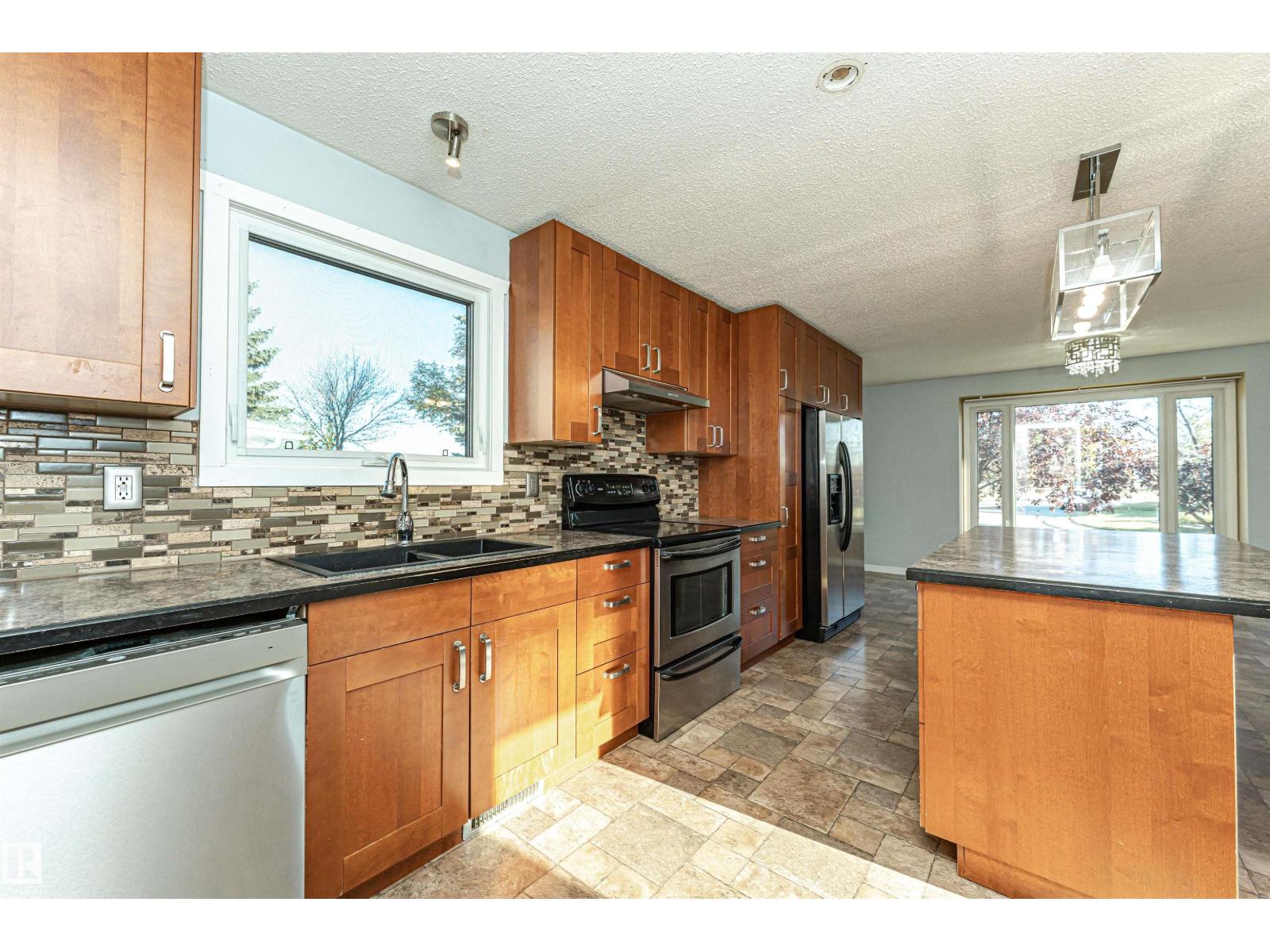 9009 102 Av, Morinville, Alberta  T8R 1B5 - Photo 16 - E4459925