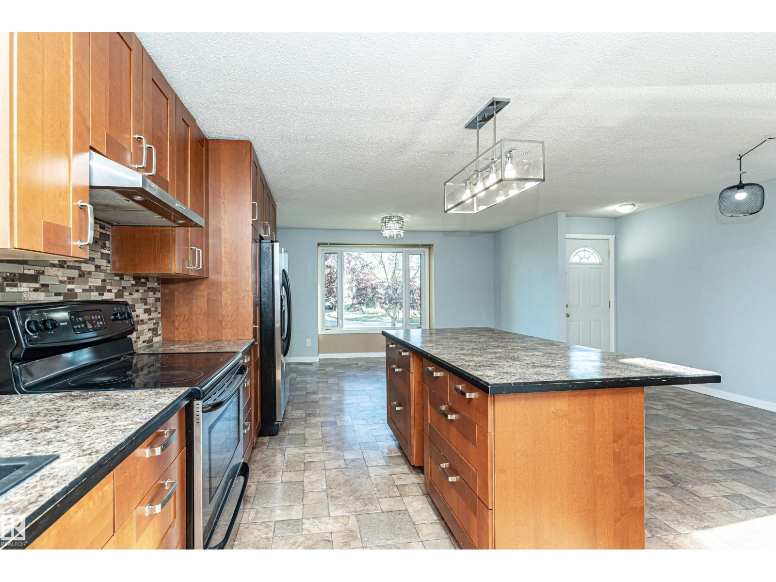 9009 102 Av, Morinville, Alberta  T8R 1B5 - Photo 17 - E4459925