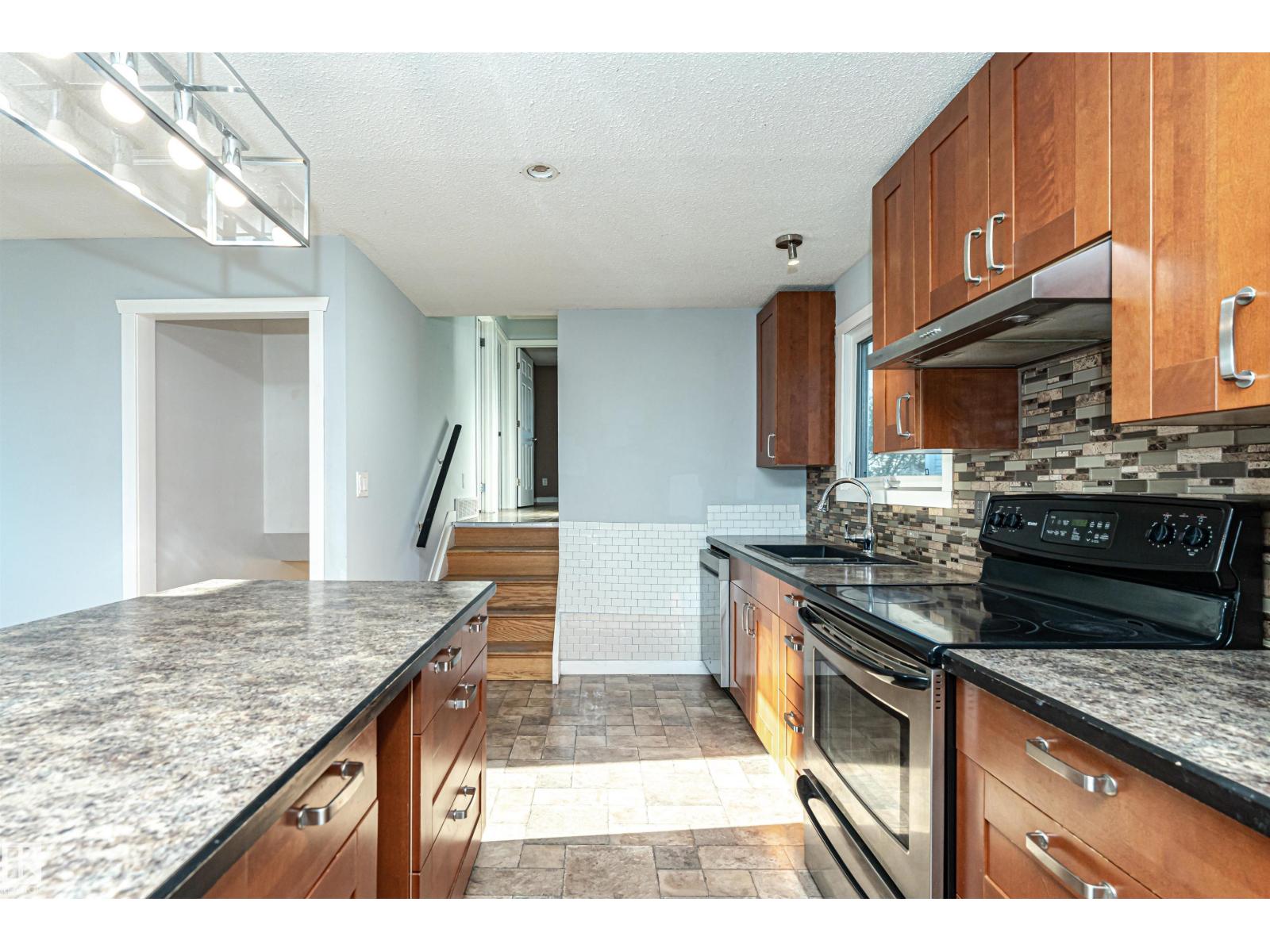 9009 102 Av, Morinville, Alberta  T8R 1B5 - Photo 18 - E4459925