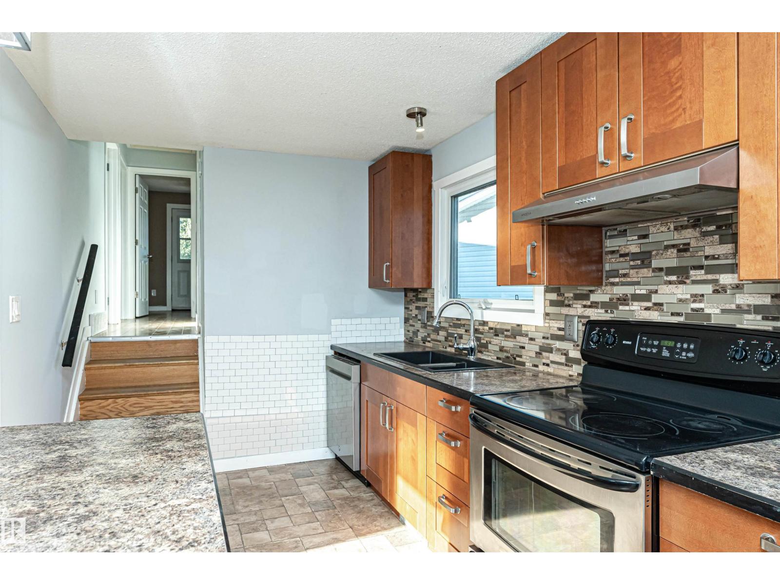 9009 102 Av, Morinville, Alberta  T8R 1B5 - Photo 19 - E4459925