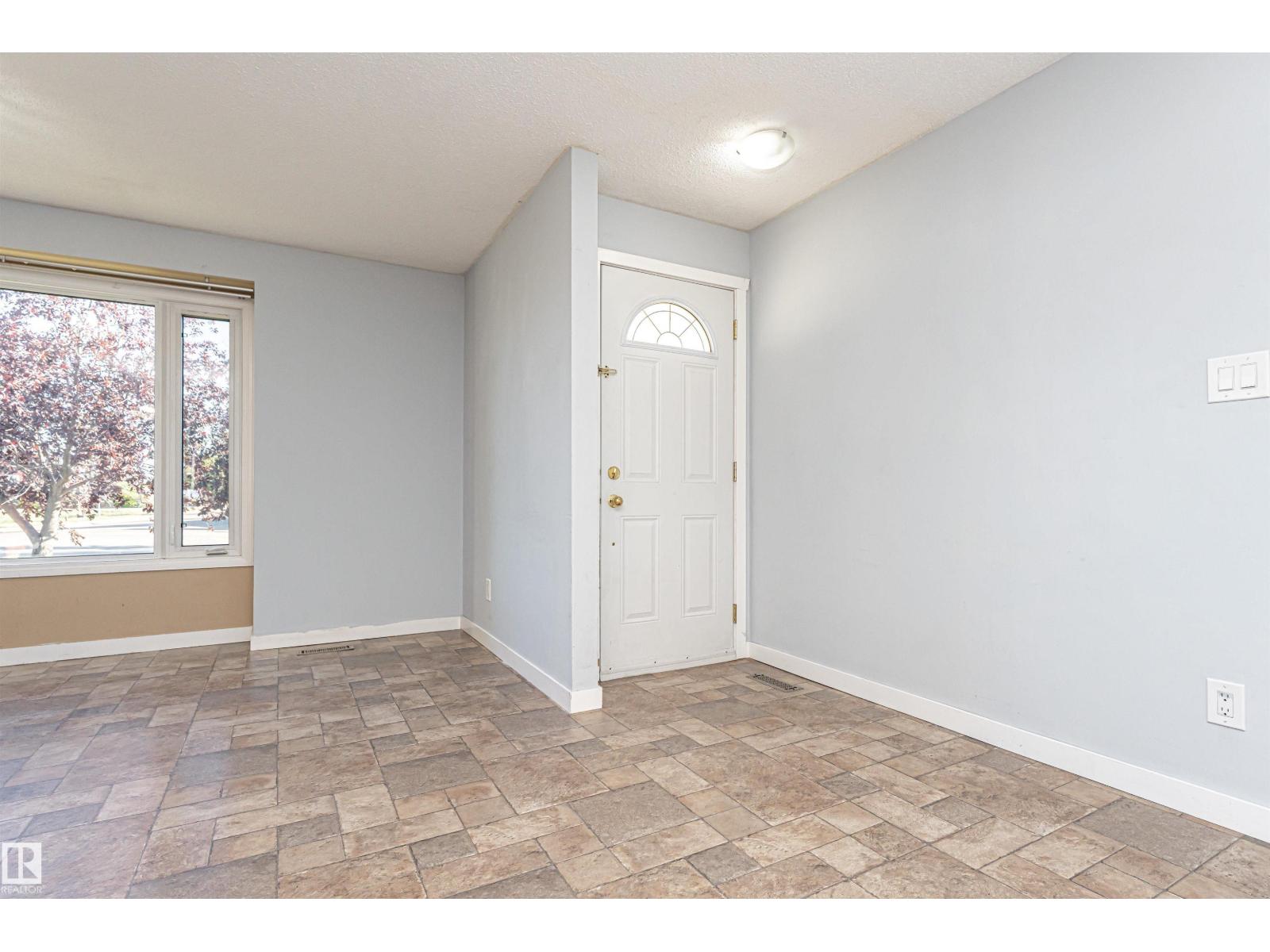 9009 102 Av, Morinville, Alberta  T8R 1B5 - Photo 5 - E4459925
