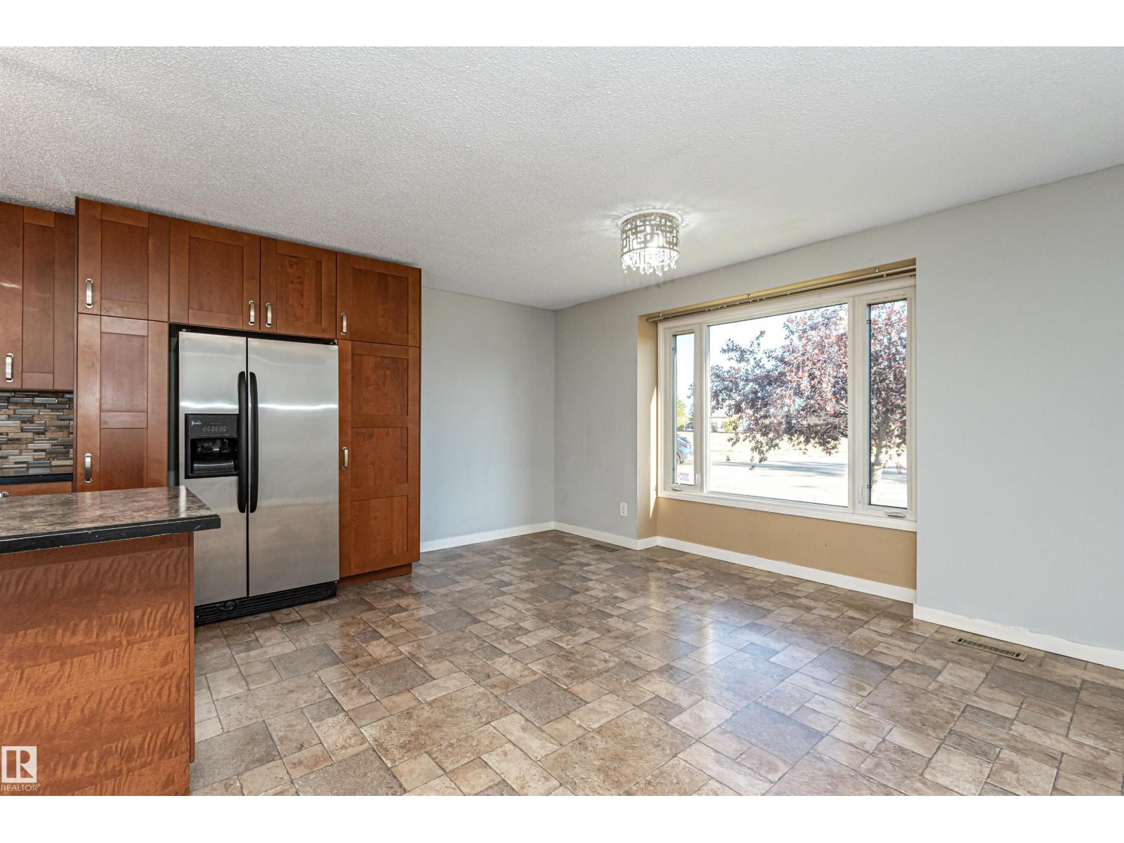 9009 102 Av, Morinville, Alberta  T8R 1B5 - Photo 8 - E4459925