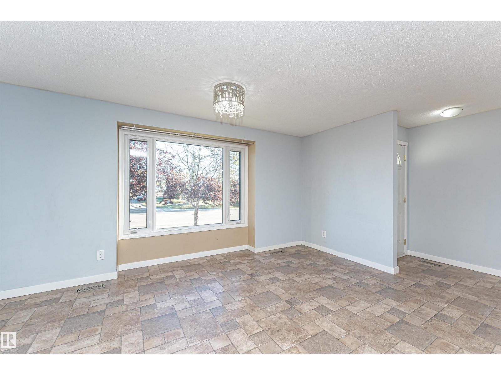 9009 102 Av, Morinville, Alberta  T8R 1B5 - Photo 9 - E4459925