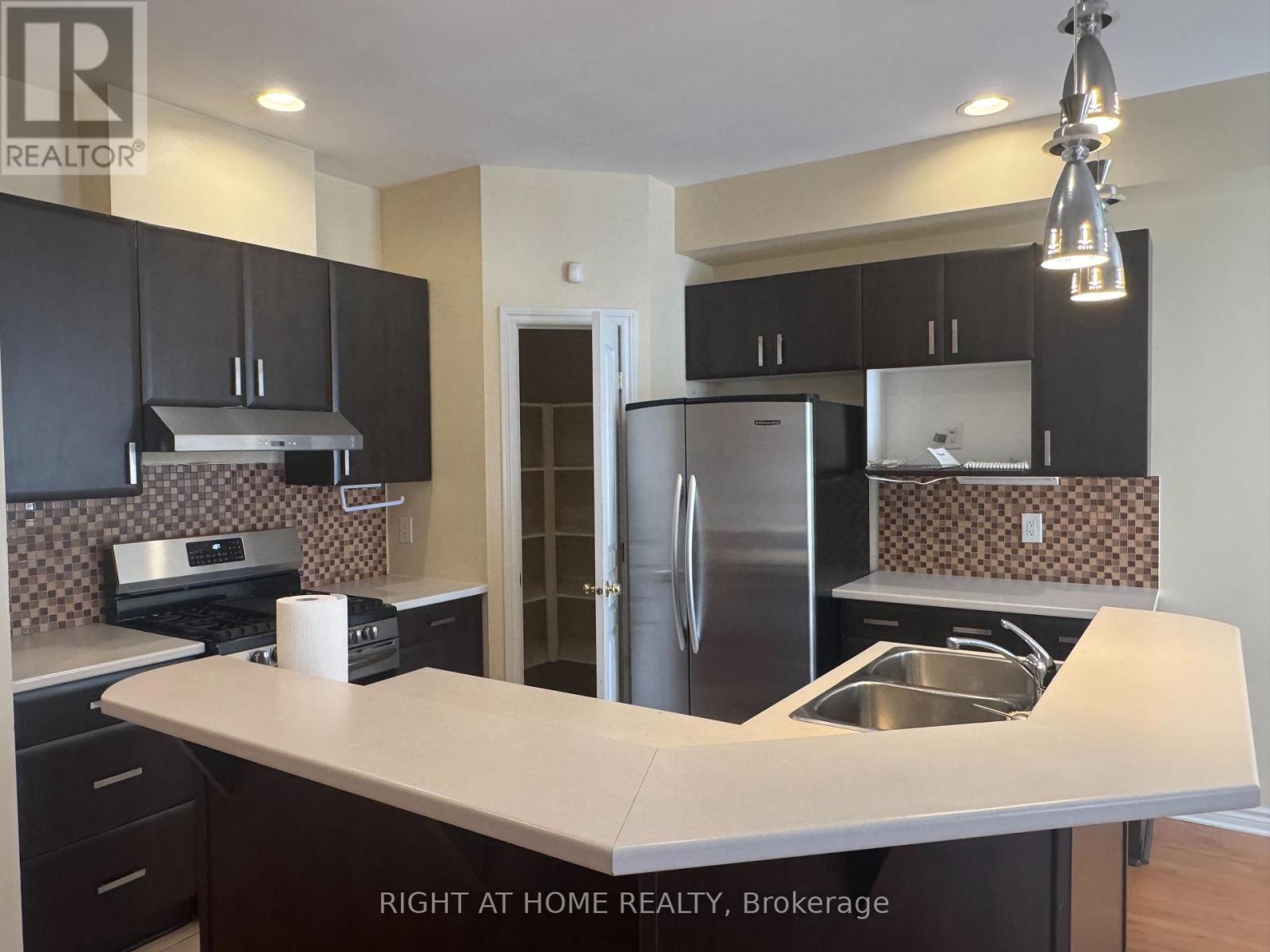 253 Waymark Crescent, Ottawa, Ontario  K2M 0A5 - Photo 10 - X12296379