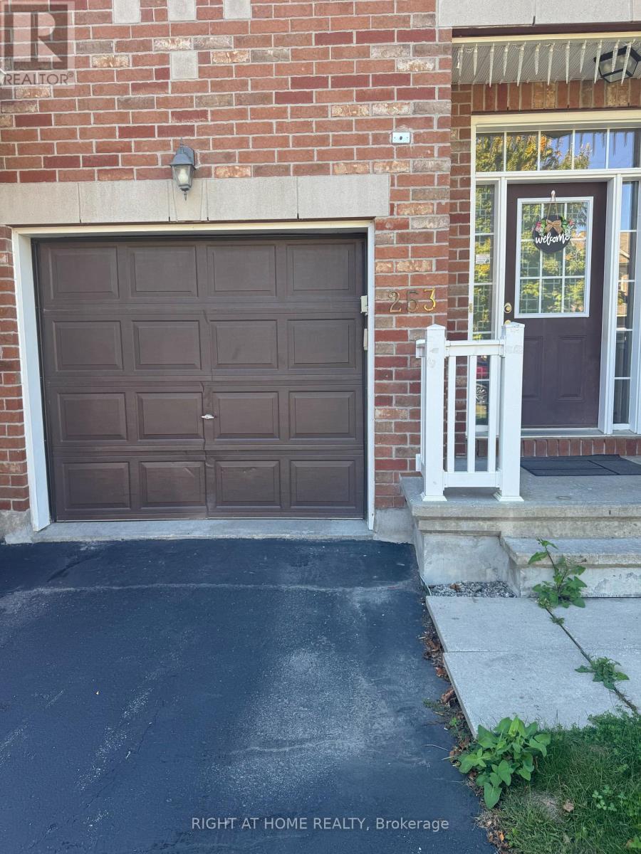 253 Waymark Crescent, Ottawa, Ontario  K2M 0A5 - Photo 2 - X12296379