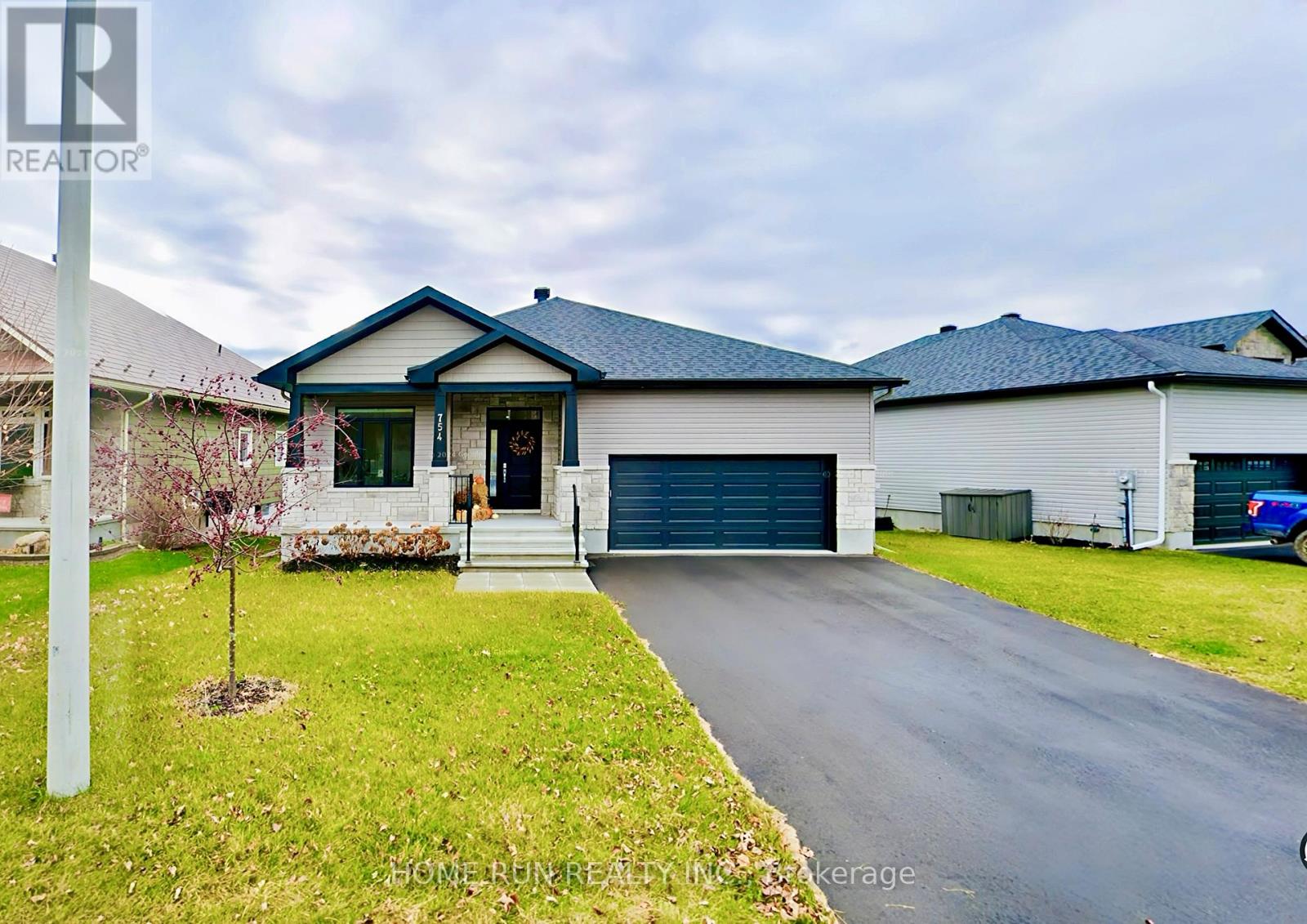 754 MEADOWRIDGE CIRCLE, Ottawa, Ontario