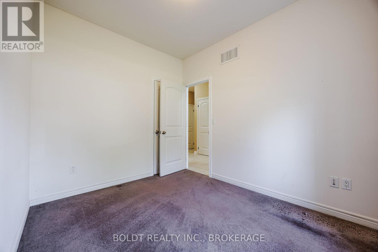58 Videl Crescent N, St. Catharines, Ontario  L2S 2R4 - Photo 10 - X12431366