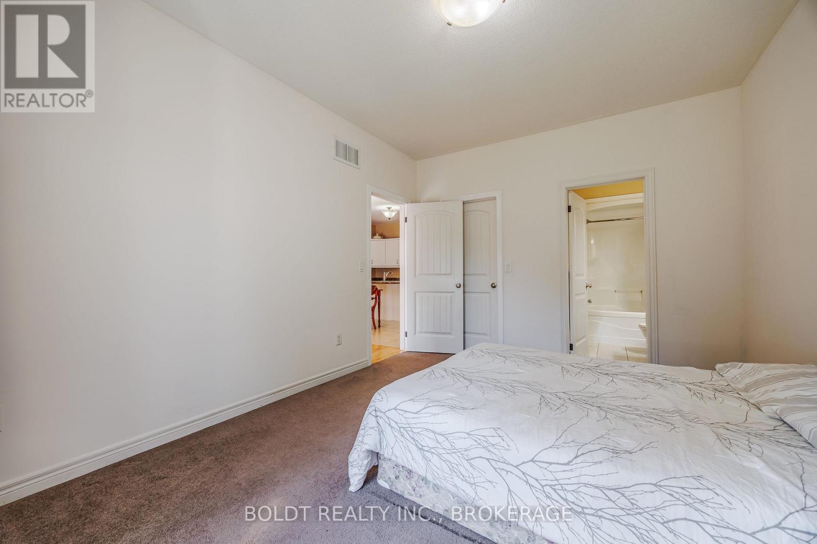 58 Videl Crescent N, St. Catharines, Ontario  L2S 2R4 - Photo 14 - X12431366