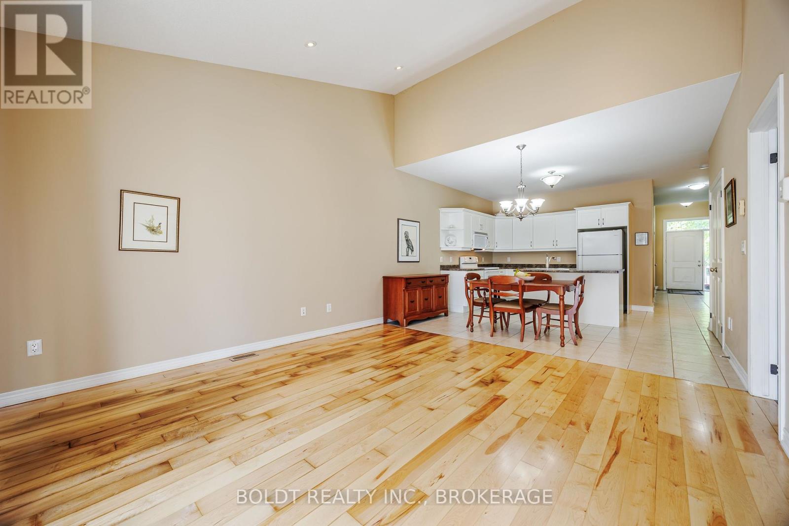 58 Videl Crescent N, St. Catharines, Ontario  L2S 2R4 - Photo 8 - X12431366
