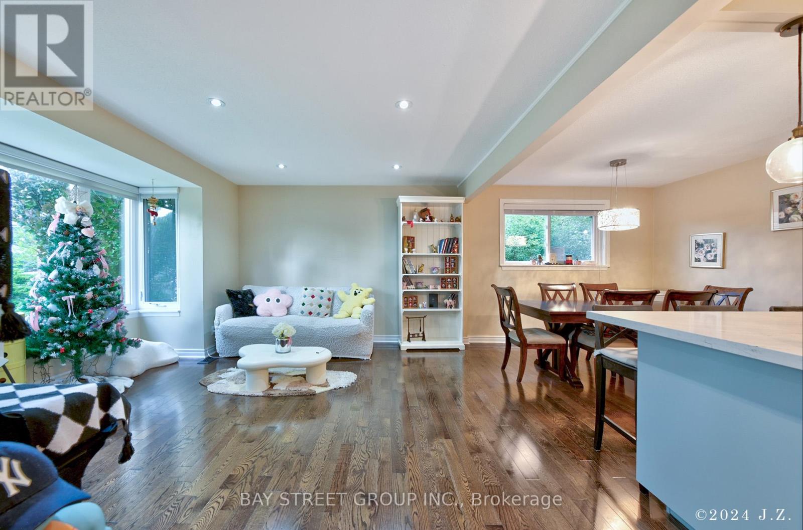 67 Grove Park Crescent, Toronto, Ontario  M2J 2C7 - Photo 4 - C12431357