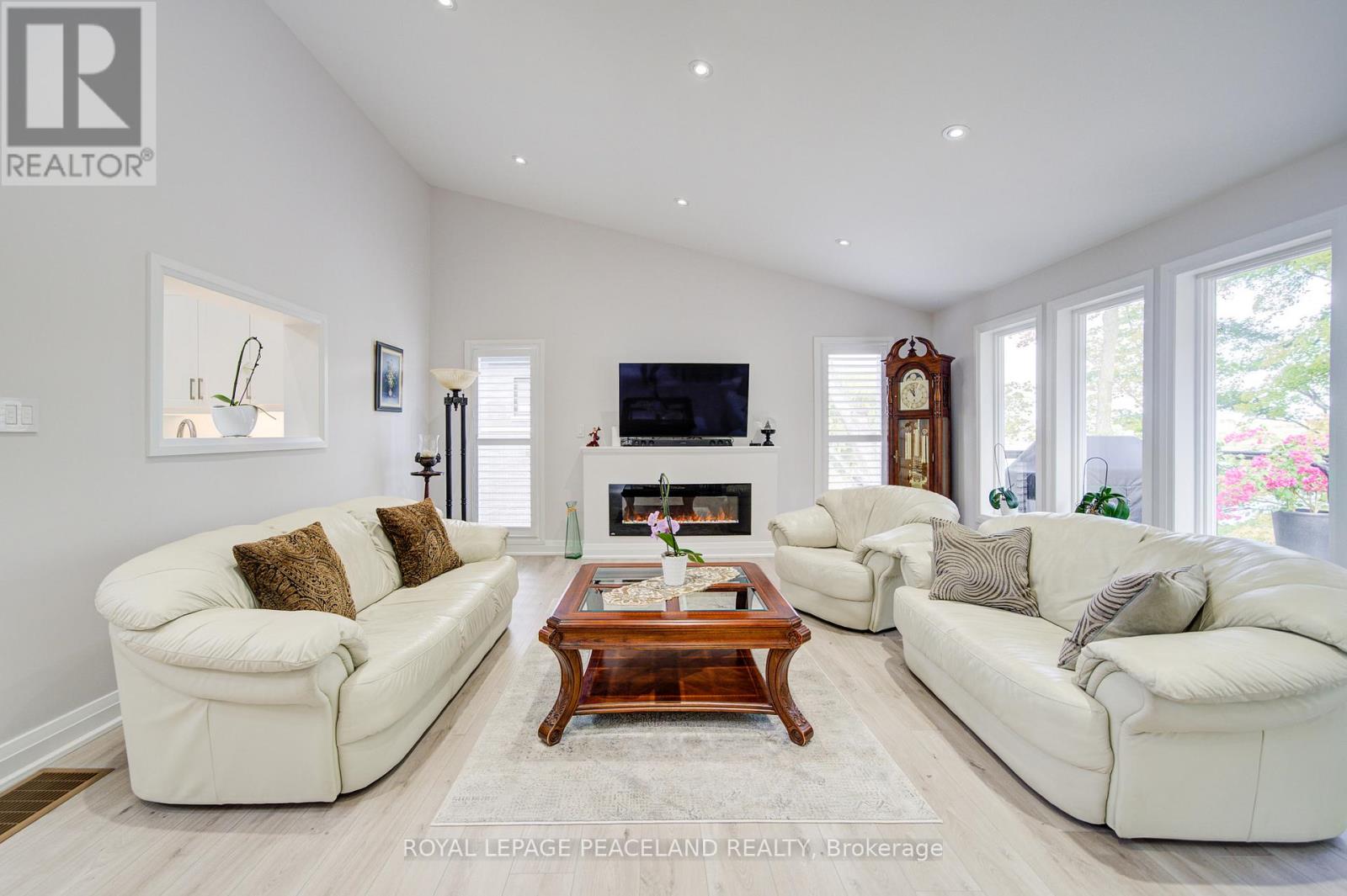 38 Lakeview Avenue, Whitchurch-Stouffville, Ontario  L4A 2H1 - Photo 19 - N12431368