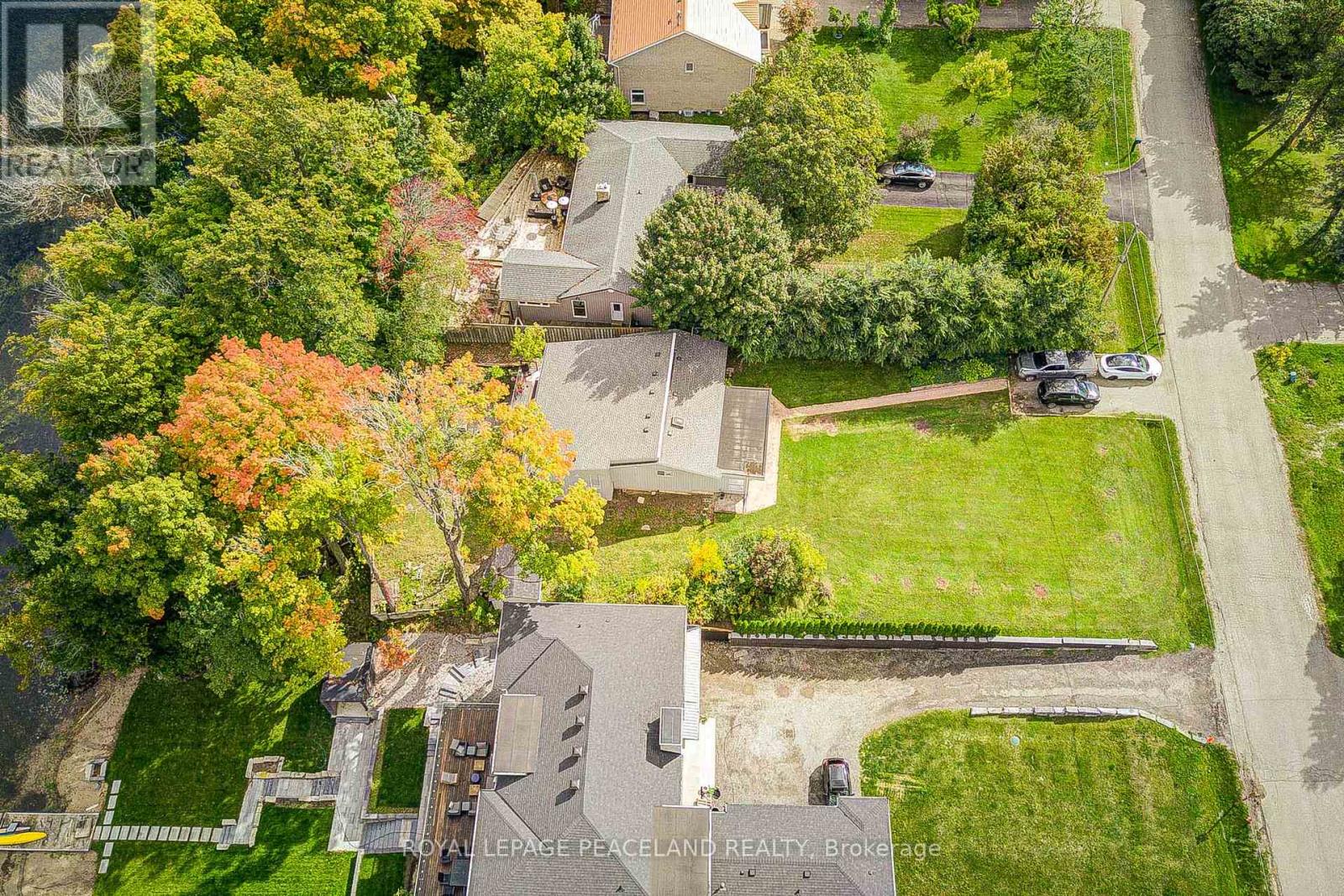 38 Lakeview Avenue, Whitchurch-Stouffville, Ontario  L4A 2H1 - Photo 4 - N12431368