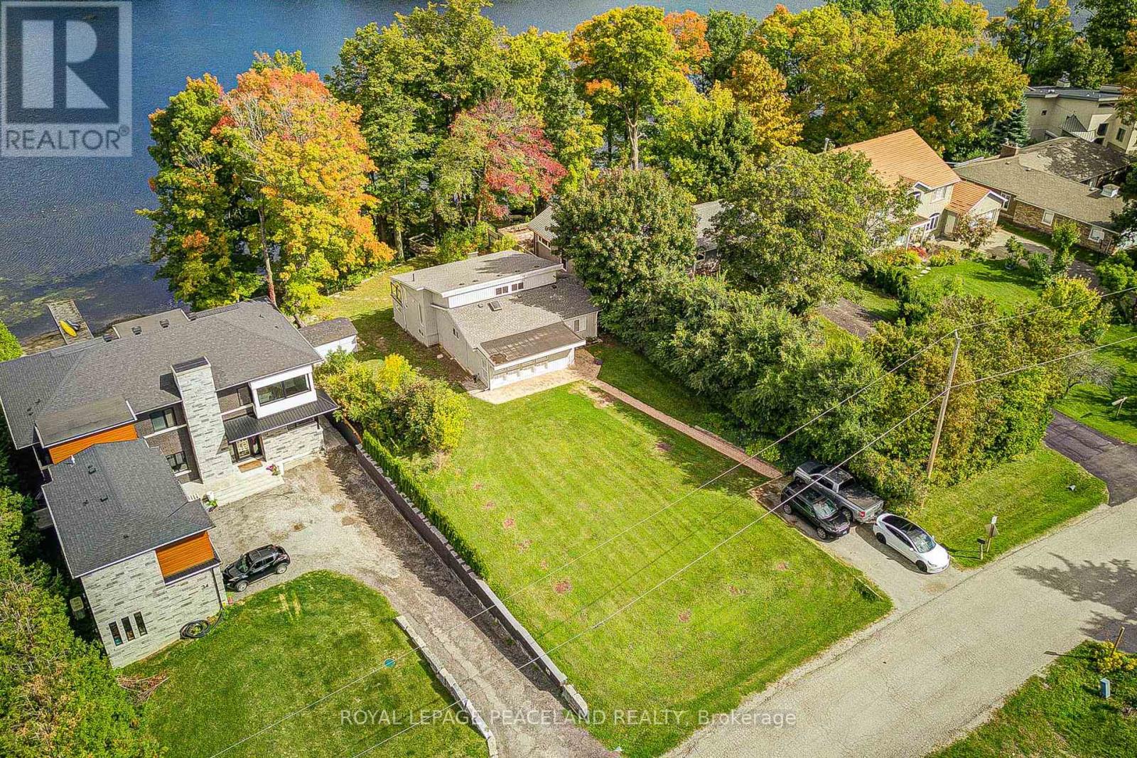 38 Lakeview Avenue, Whitchurch-Stouffville, Ontario  L4A 2H1 - Photo 5 - N12431368