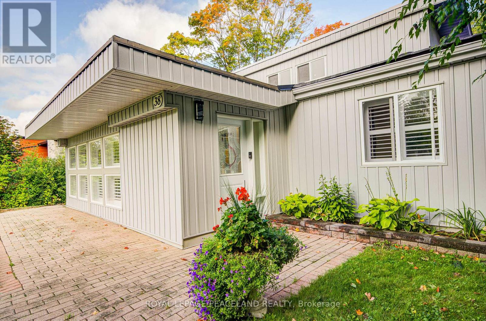 38 Lakeview Avenue, Whitchurch-Stouffville, Ontario  L4A 2H1 - Photo 7 - N12431368