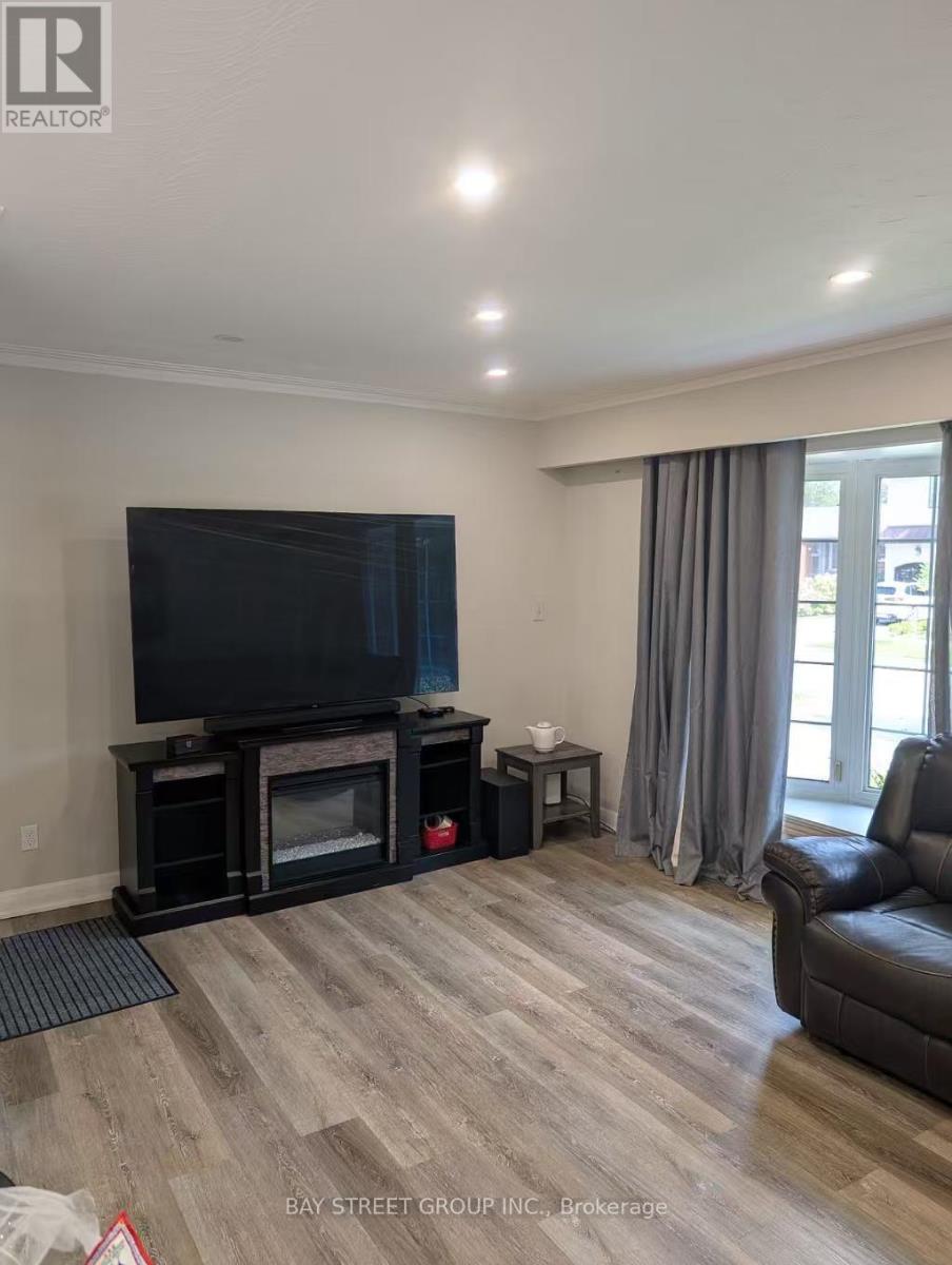8 Storey Crescent, Toronto (Eringate-Centennial-West Deane), Ontario  M9B 3C8 - Photo 11 - W12431360