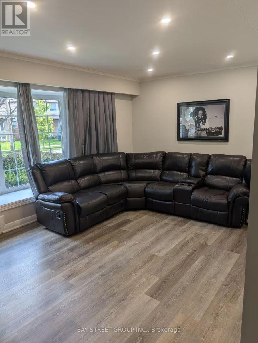 8 Storey Crescent, Toronto (Eringate-Centennial-West Deane), Ontario  M9B 3C8 - Photo 12 - W12431360