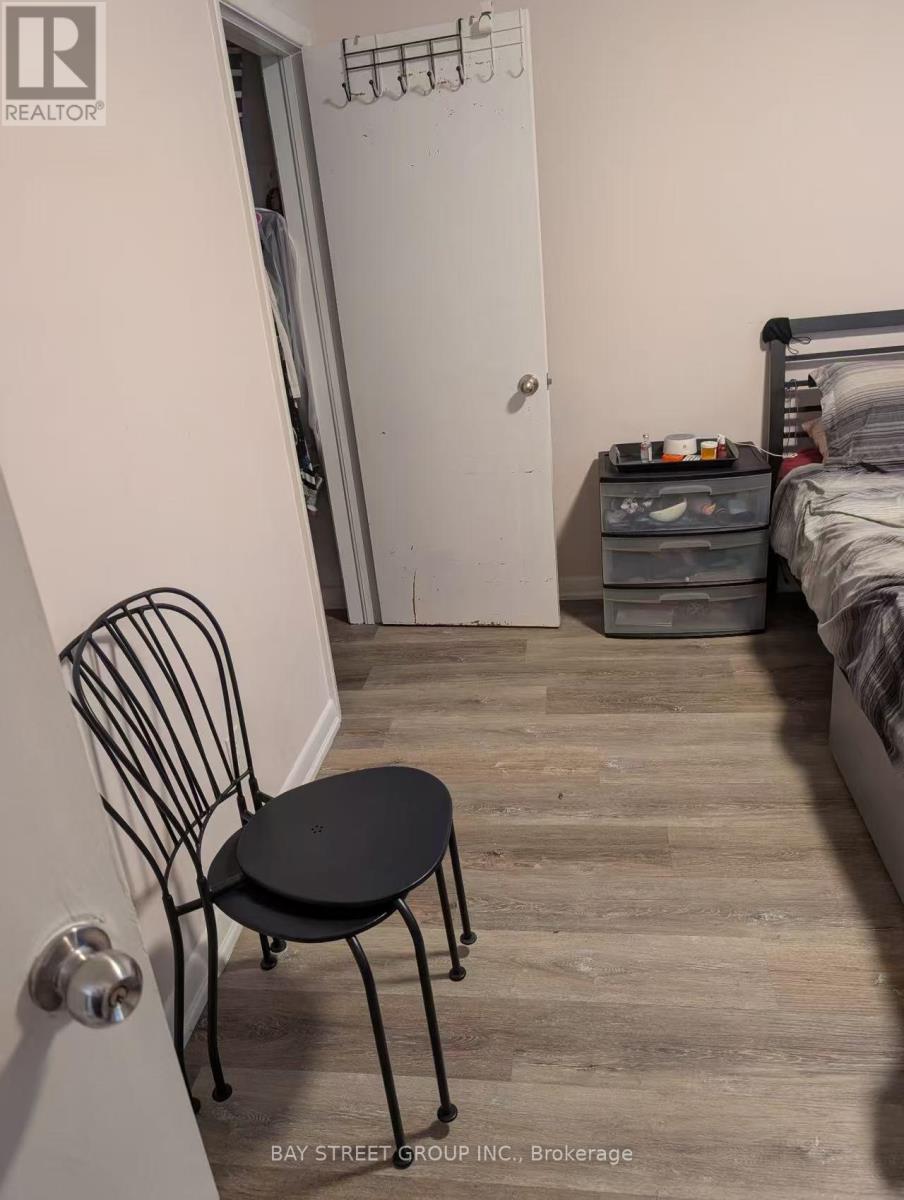 8 Storey Crescent, Toronto (Eringate-Centennial-West Deane), Ontario  M9B 3C8 - Photo 13 - W12431360
