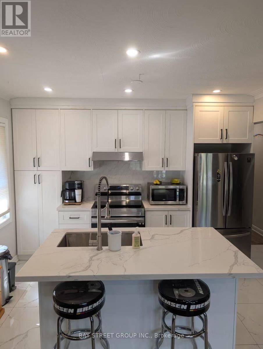 8 Storey Crescent, Toronto (Eringate-Centennial-West Deane), Ontario  M9B 3C8 - Photo 3 - W12431360