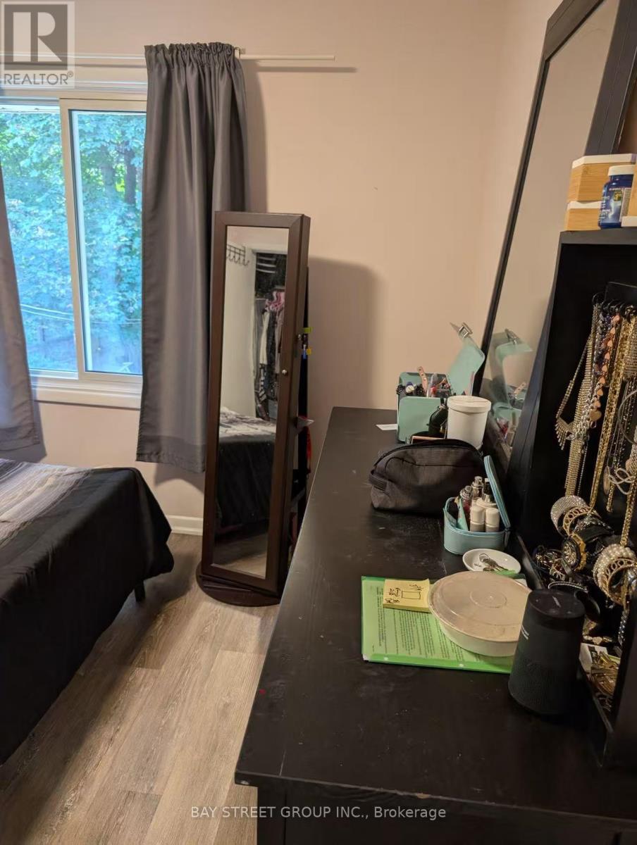 8 Storey Crescent, Toronto (Eringate-Centennial-West Deane), Ontario  M9B 3C8 - Photo 8 - W12431360
