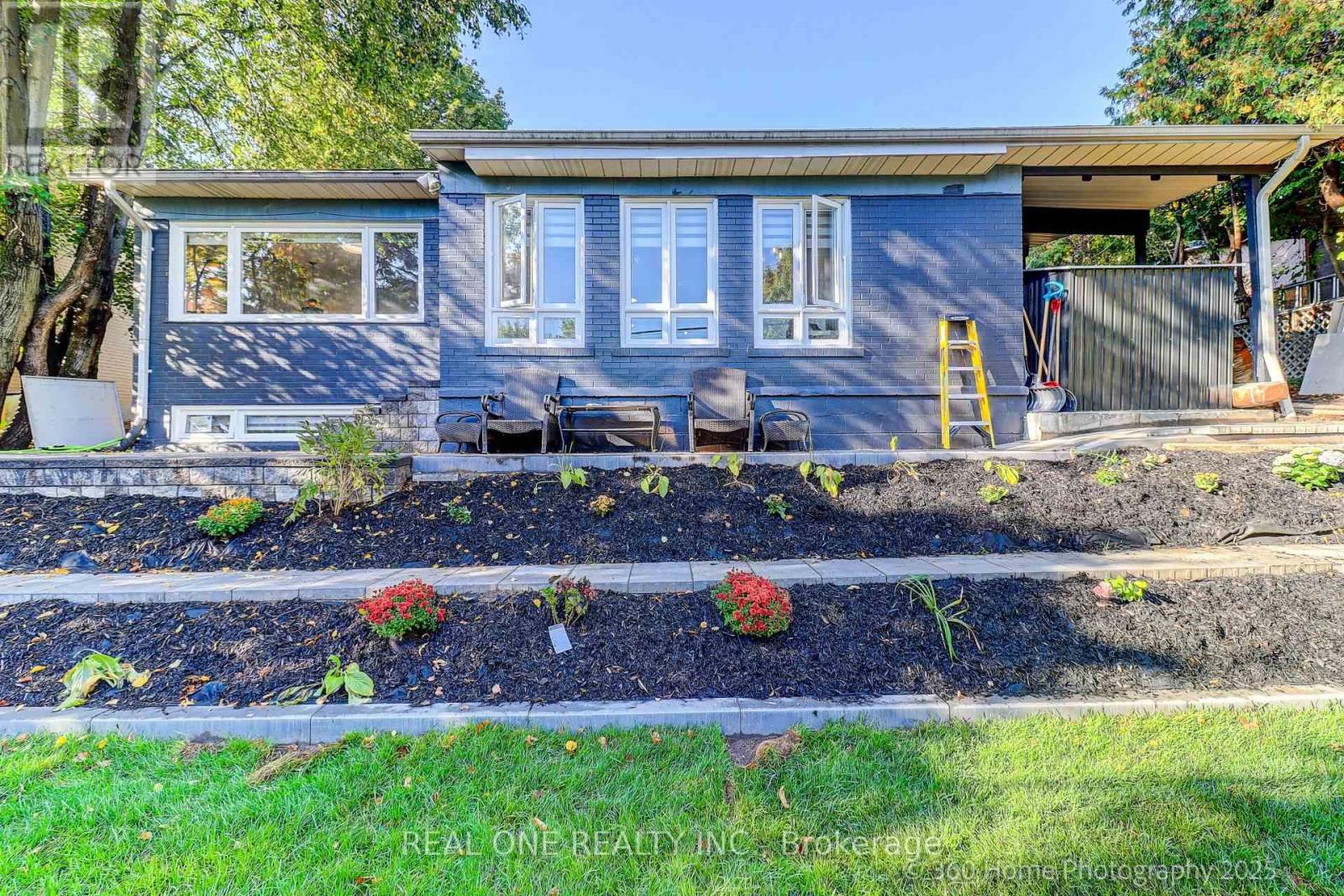 10 North Hills Terrace, Toronto, Ontario  M3C 1M6 - Photo 8 - C12431385