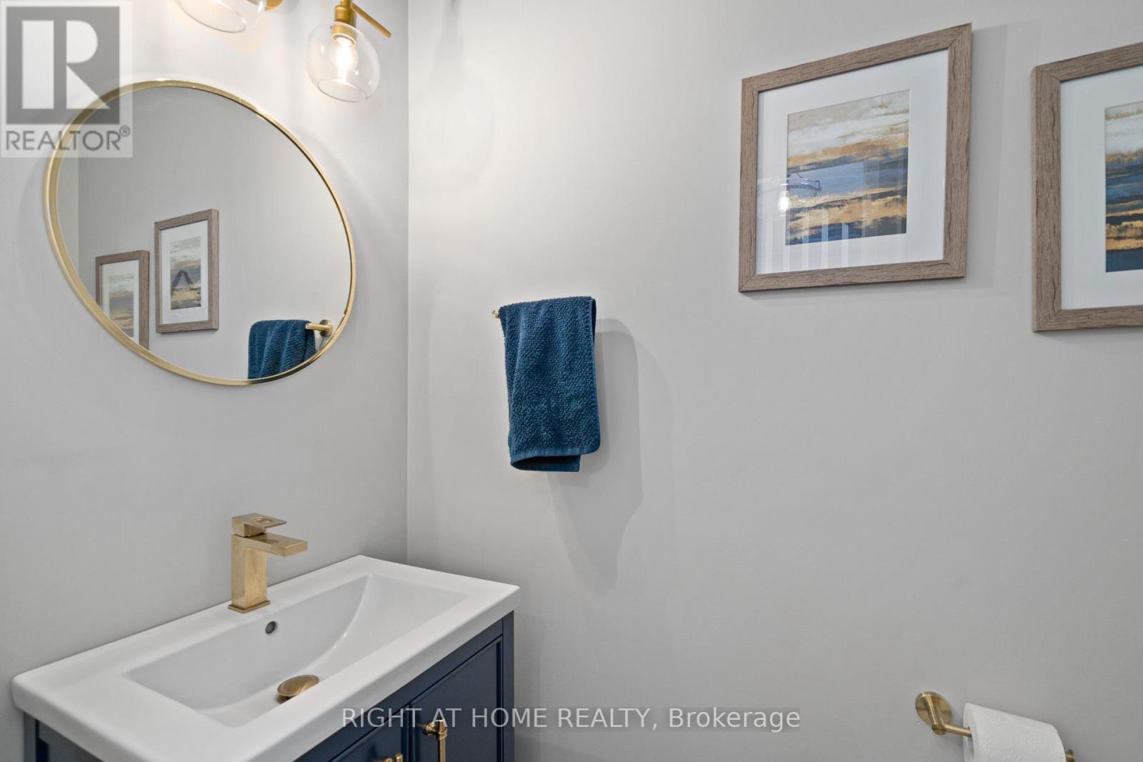 401 - 64 Wells Street, Aurora, Ontario  L4G 1S9 - Photo 13 - N12431386