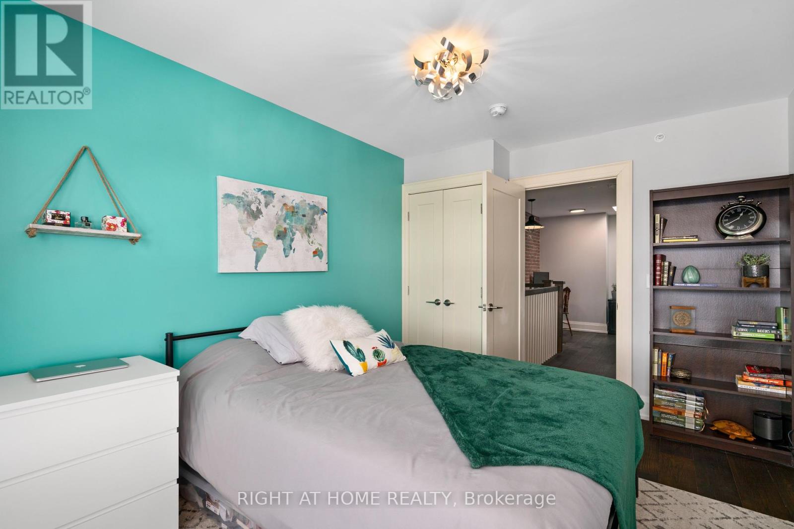 401 - 64 Wells Street, Aurora, Ontario  L4G 1S9 - Photo 19 - N12431386