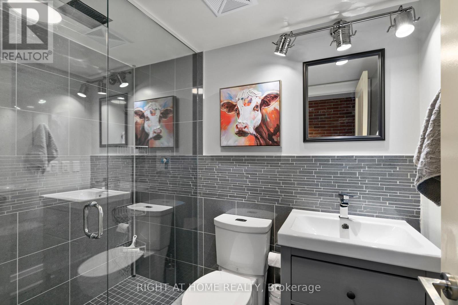 401 - 64 Wells Street, Aurora, Ontario  L4G 1S9 - Photo 20 - N12431386