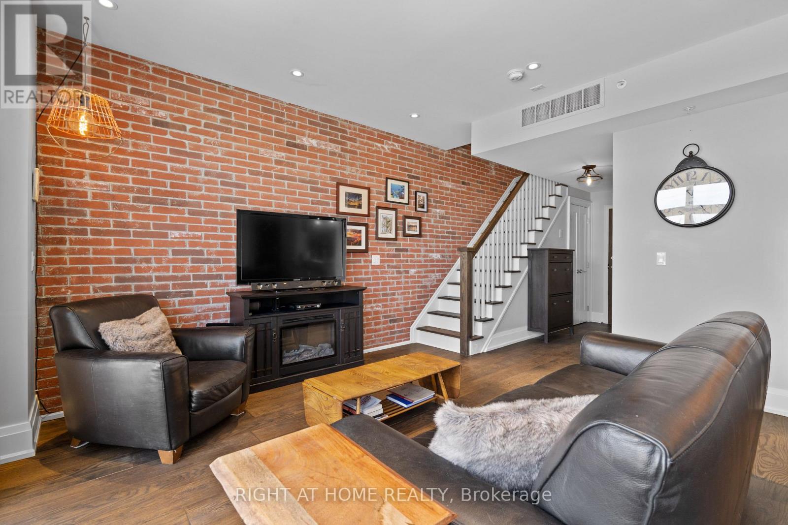 401 - 64 Wells Street, Aurora, Ontario  L4G 1S9 - Photo 9 - N12431386