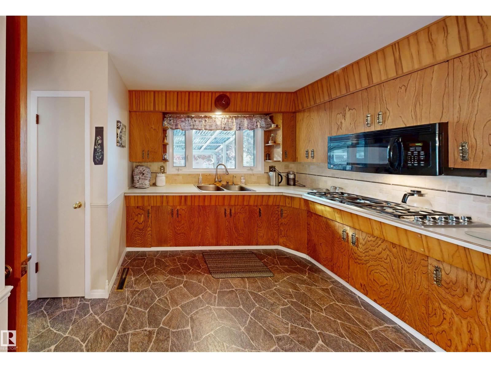 8428 54 St Nw, Edmonton, Alberta  T6B 1H1 - Photo 11 - E4459928